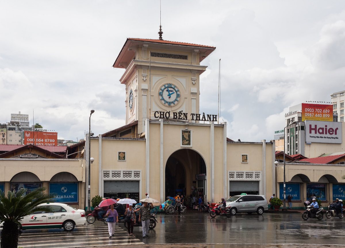 Bến Thành Market, the backpacker grid around Bùi Viện and Phạm Ngũ Lão, and the rooftop bars stacked above Lý Tự Trọng.